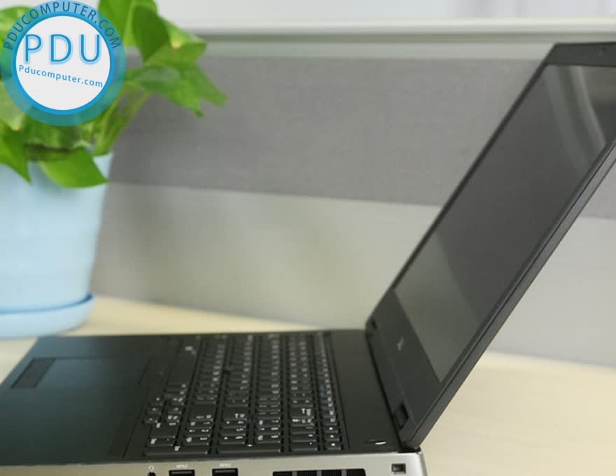 Dell Precision 7740 Core i7-9750H| Ram 8g| SSD 256g| Card RTX 3000 (6GB)| FHD