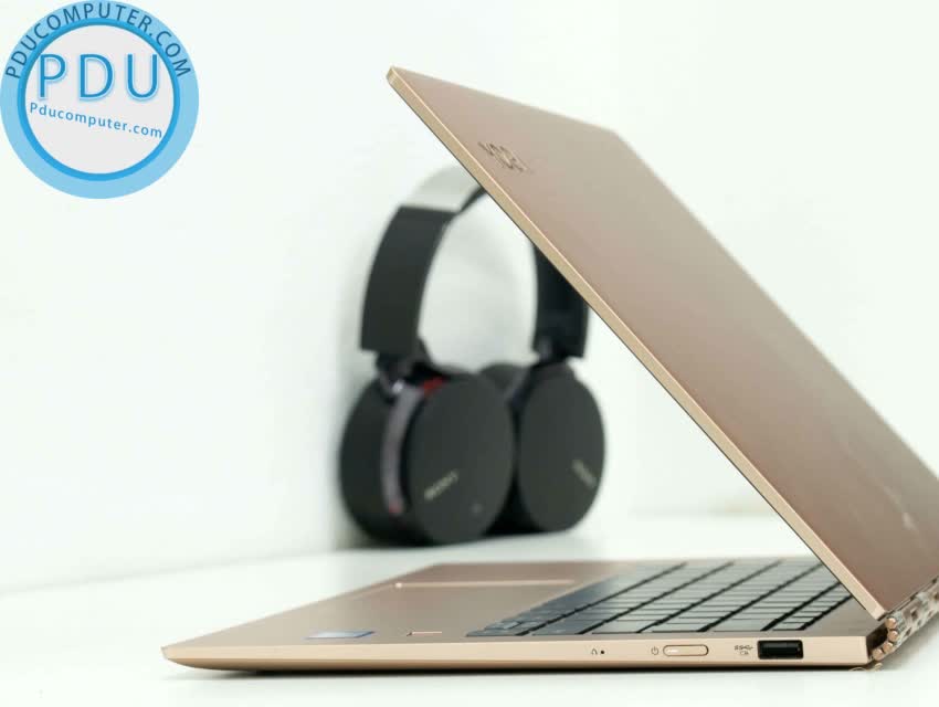 Laptop Lenovo Yoga 920 /i7 -8550U/ 16GB Ram/ 256GB SSD/ Card on/ FHD cảm ứng