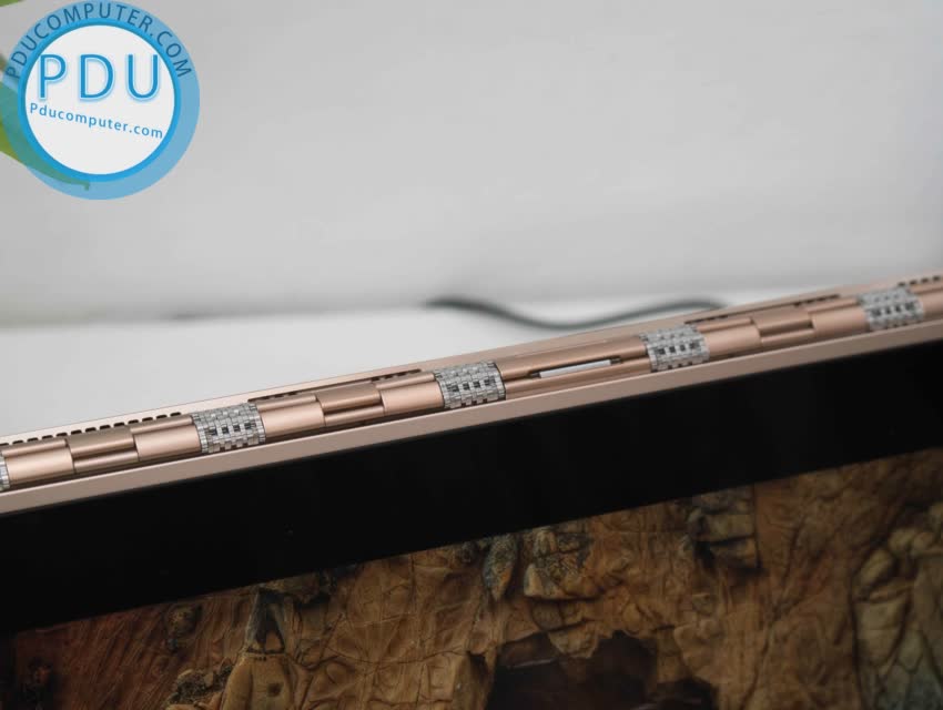 Laptop Lenovo Yoga 920 /i7 -8550U/ 16GB Ram/ 256GB SSD/ Card on/ FHD cảm ứng