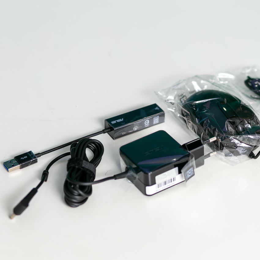 Laptop Asus ExpertBook P1410CJA-EK355T (i5 1035G1/8GB RAM/512GB SSD/14 FHD/Win10/Xám)