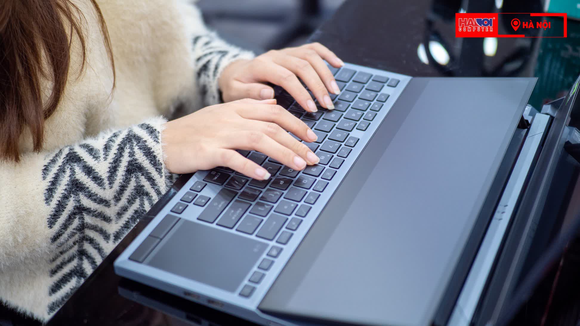 Laptop Asus Gaming ROG Zephyrus Duo GX550LXS-HC055R (i9 10980HK/32GB RAM/1TB HDD+1TB SSD/15.6 UHD/RTX2080 Super MaxQ 8GB/Win10/Balo/Chuột/Xám)