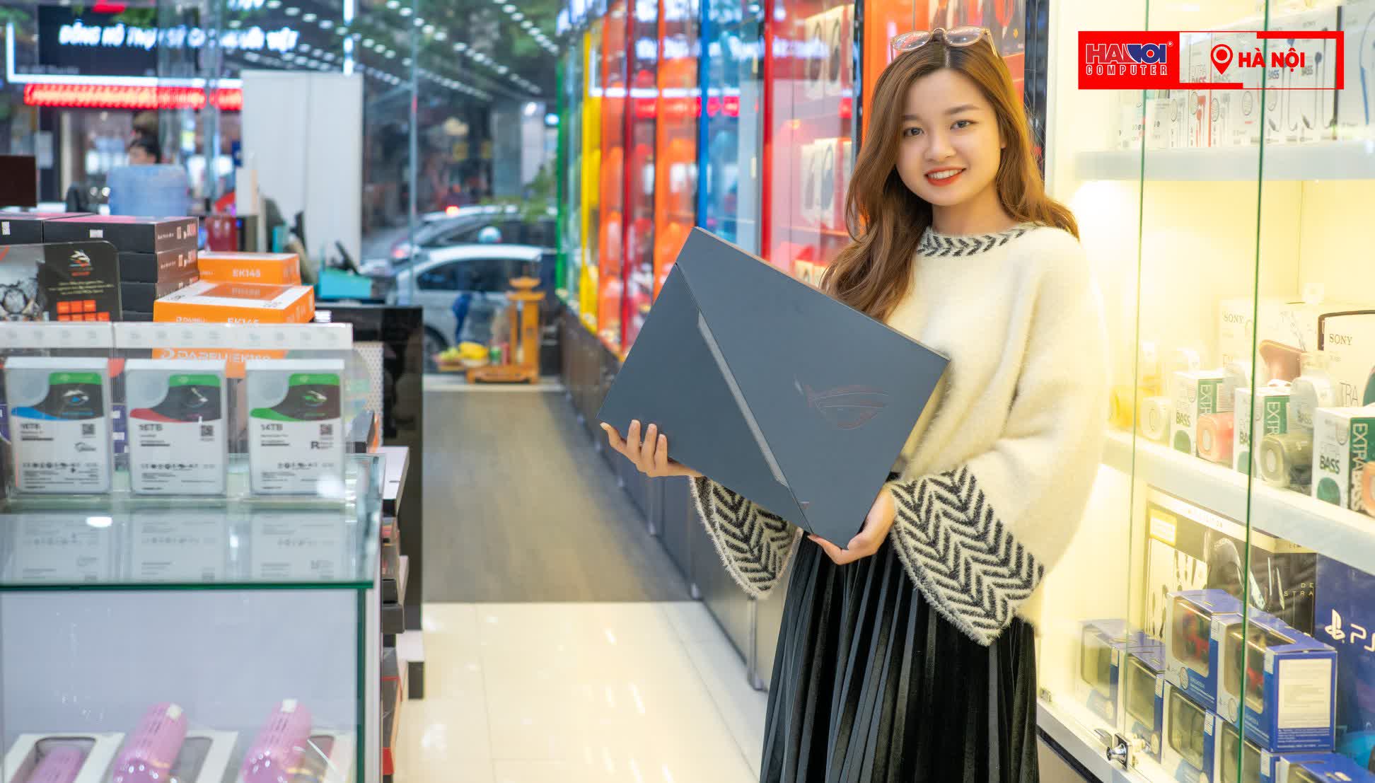 Laptop Asus Gaming ROG Zephyrus Duo GX550LXS-HC055R (i9 10980HK/32GB RAM/1TB HDD+1TB SSD/15.6 UHD/RTX2080 Super MaxQ 8GB/Win10/Balo/Chuột/Xám)