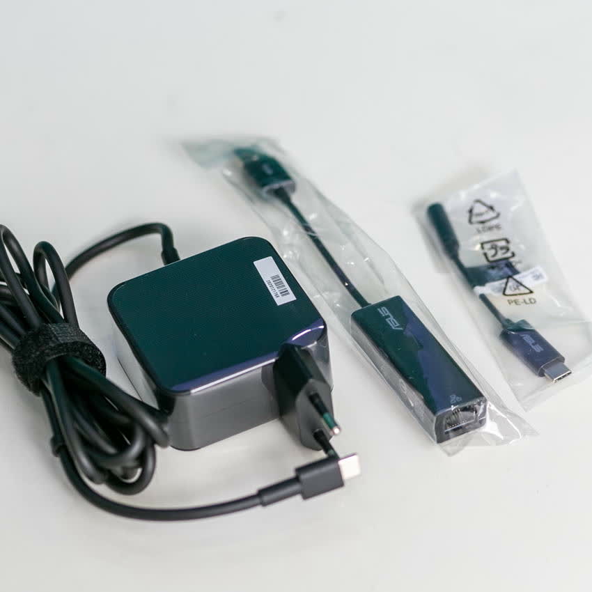 Laptop Asus ZenBook UX425EA-BM113T (i7 1165G7/16GB RAM/512GB SSD/14 FHD/Win10/Xám)