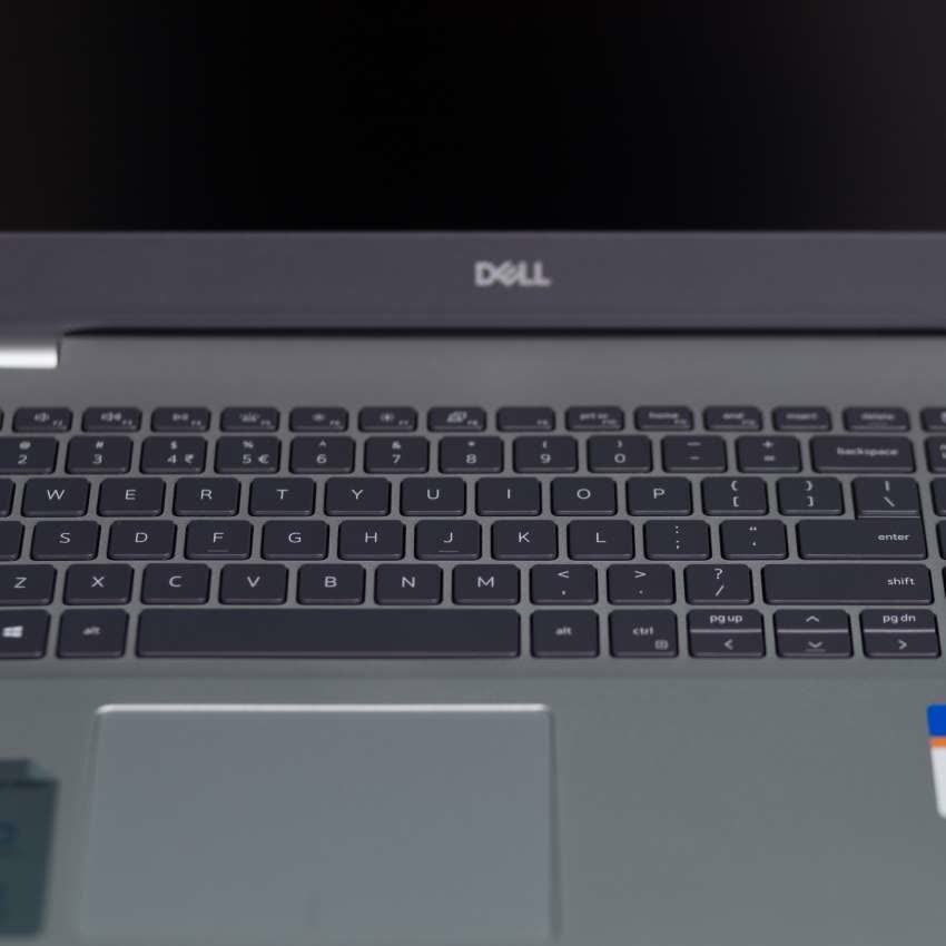 Laptop Dell Inspiron 5593 (N5I5513W) (i5 1035G1/8GB/256GBSSD/MX230 2G/15.6 inch FHD/Win10/Bạc)