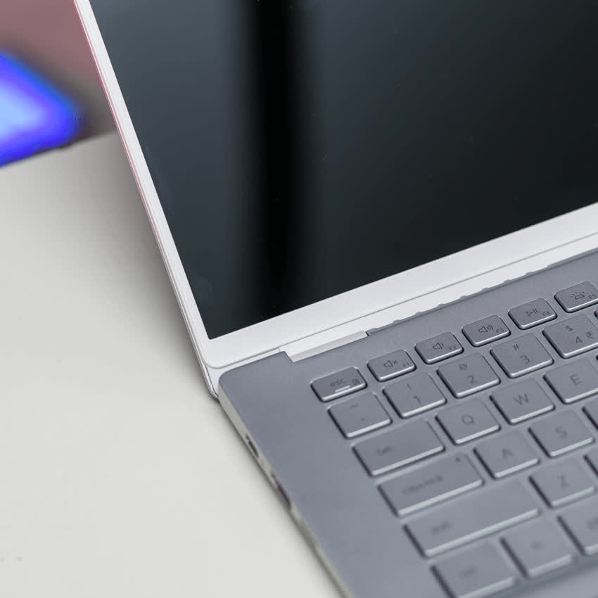 Laptop Dell Inspiron 7490 (6RKVN1) (i7 10510U/16GB RAM/512GB SSD/14 inch FHD/MX250 2GB/Win 10/Bạc)