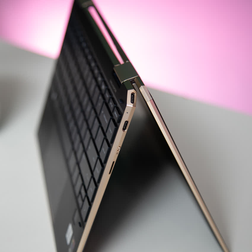 Laptop HP Spectre x360 Convertible 13-aw0181TU (8YQ35PA) (i7 1065G7/16GB RAM/512GB SSD/13.3 inch UHD/FP/Win 10)