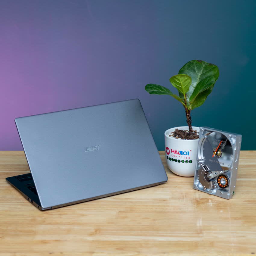 Laptop Acer Swift 3 SF314-57-52GB (NX.HJFSV.001) (i5 1035G1/8GB RAM/512GB SSD/14 inch FHD/Win 10/1.19kg/Xám)