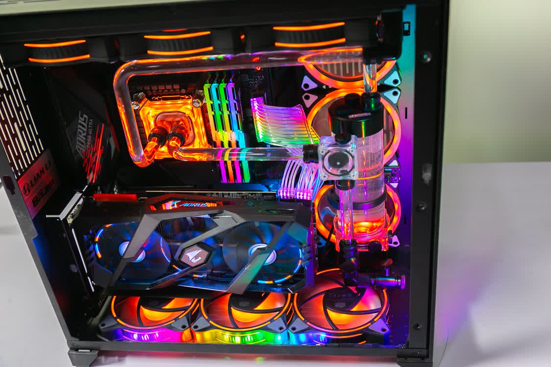 PC ENTHUSIAST GAMING PLATINUM 01 (i7 10700K/Z490/32GB RAM/500GB SSD/RTX 2080 SUPER/850W/WATERCOOLING EK/RGB)