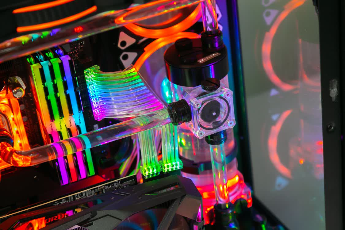 PC ENTHUSIAST GAMING PLATINUM 01 (i7 10700K/Z490/32GB RAM/500GB SSD/RTX 2080 SUPER/850W/WATERCOOLING EK/RGB)