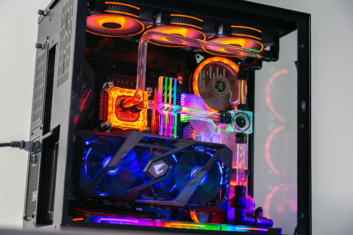 PC ENTHUSIAST GAMING PLATINUM 01 (i7 10700K/Z490/32GB RAM/500GB SSD/RTX 2080 SUPER/850W/WATERCOOLING EK/RGB)