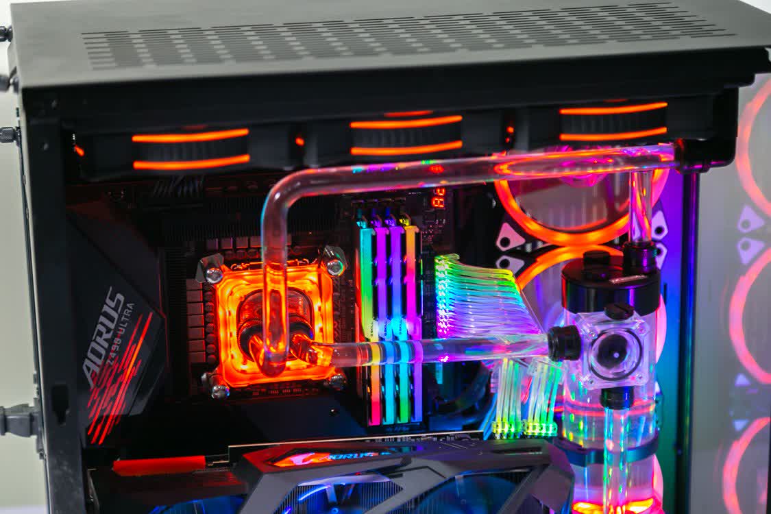 PC ENTHUSIAST GAMING PLATINUM 01 (i7 10700K/Z490/32GB RAM/500GB SSD/RTX 2080 SUPER/850W/WATERCOOLING EK/RGB)