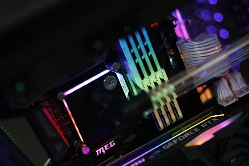 PC GAMING EAGLE 001 (I9 9900K/Z390/32GB RAM/1TB SSD/RTX 2080Ti/ 850W/WaterCooling EK/RGB/Win 10 Pro)