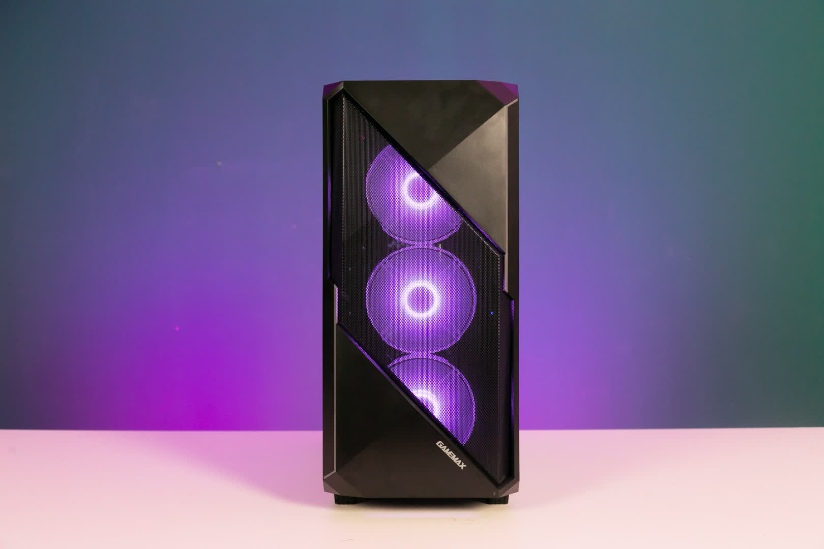 PC GAMING SHARK 033 (R5 3500/B450/16GB RAM/240GB SSD/GTX 1660 SUPER/600W/RGB)