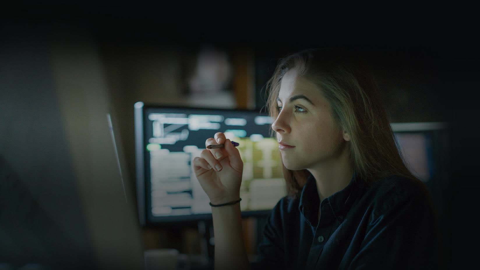 CPU Intel Xeon W-2195 (2.3GHz turbo up to 4.3 GHz, 18 nhân, 36 luồng, 24.75MB Cache, 140W) - Socket Intel LGA 2066