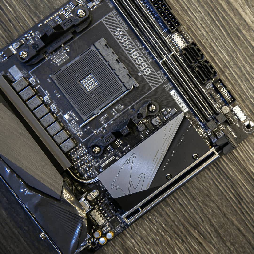 Mainboard Gigabyte B550I AORUS PRO AX (AMD B550, Socket AM4, Mini-ITX, 2 khe RAM DRR4)