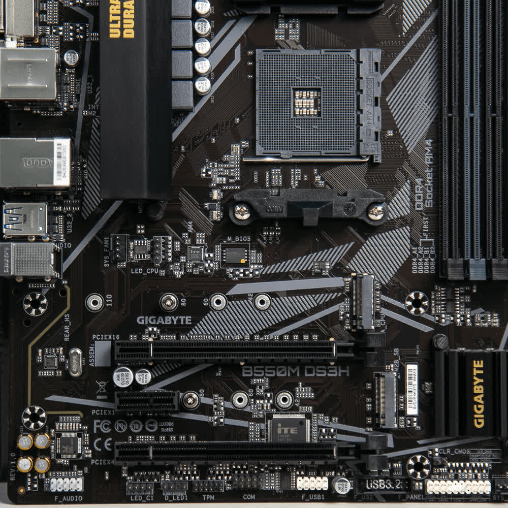 Mainboard Gigabyte B550M-DS3H (AMD B550, Socket AM4, m-ATX, 4 khe RAM DDR4)