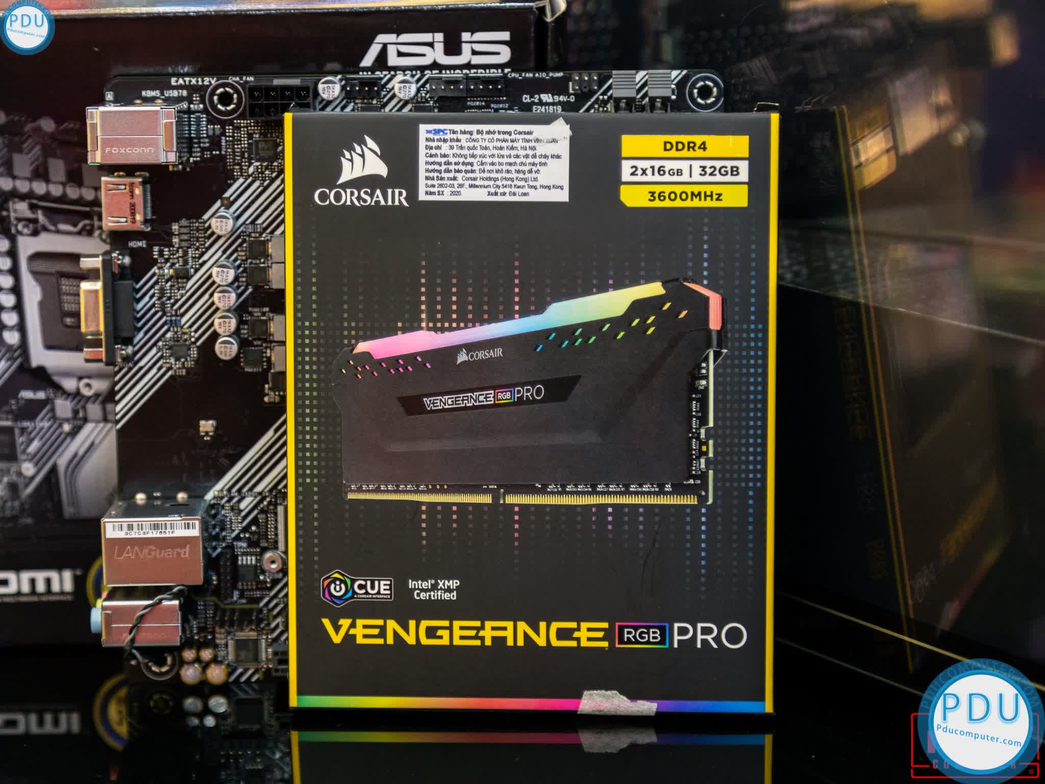 Ram Desktop Corsair Vengeance PRO RGB (CMW32GX4M2D3600C18) 32GB (2x16GB) DDR4 3600MHz