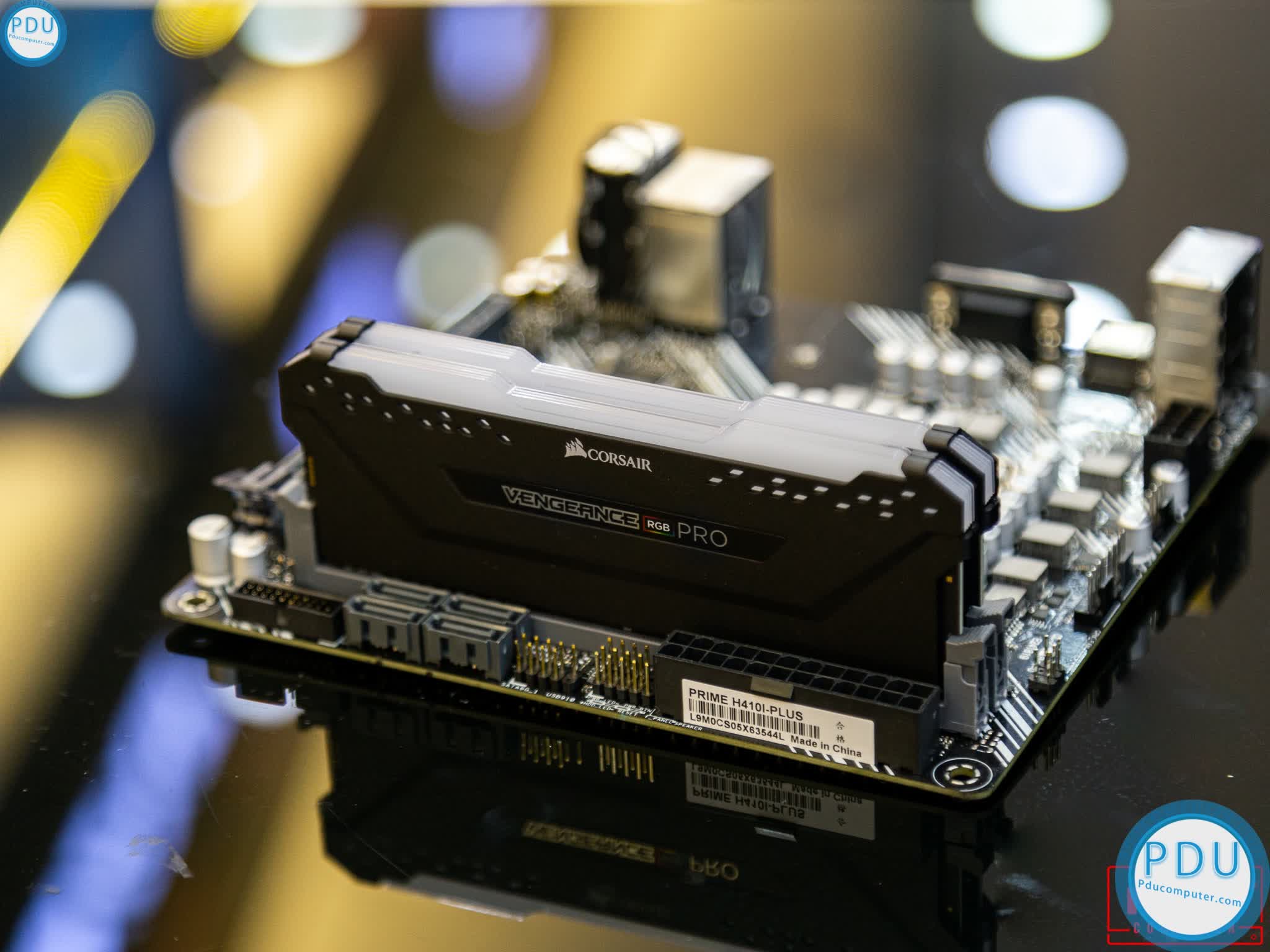 Ram Desktop Corsair Vengeance PRO RGB (CMW32GX4M2D3600C18) 32GB (2x16GB) DDR4 3600MHz