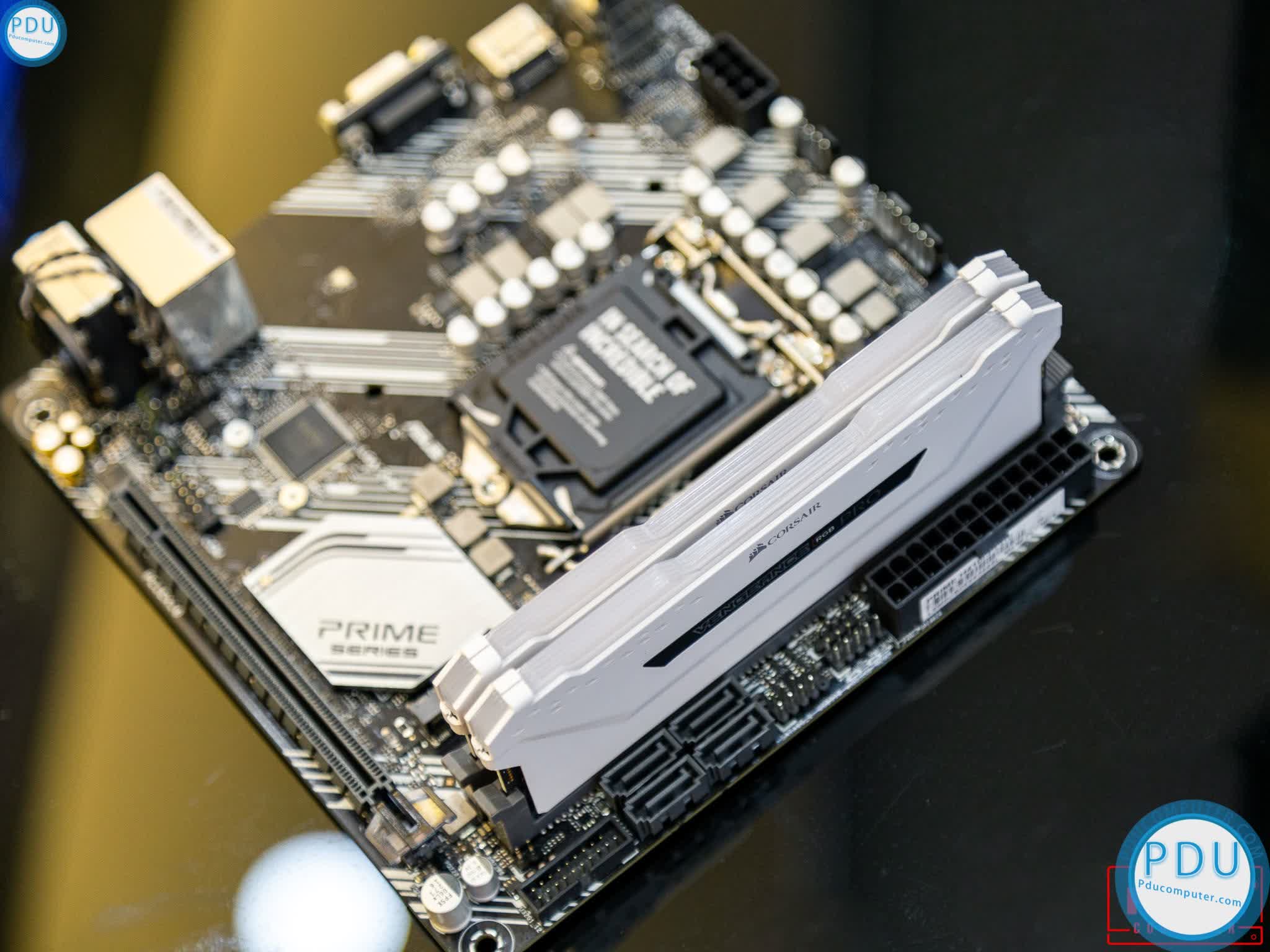 Ram Desktop Corsair Vengeance PRO RGB White (CMW16GX4M2E3200C16W) 16GB (2x8GB) DDR4 3200MHz