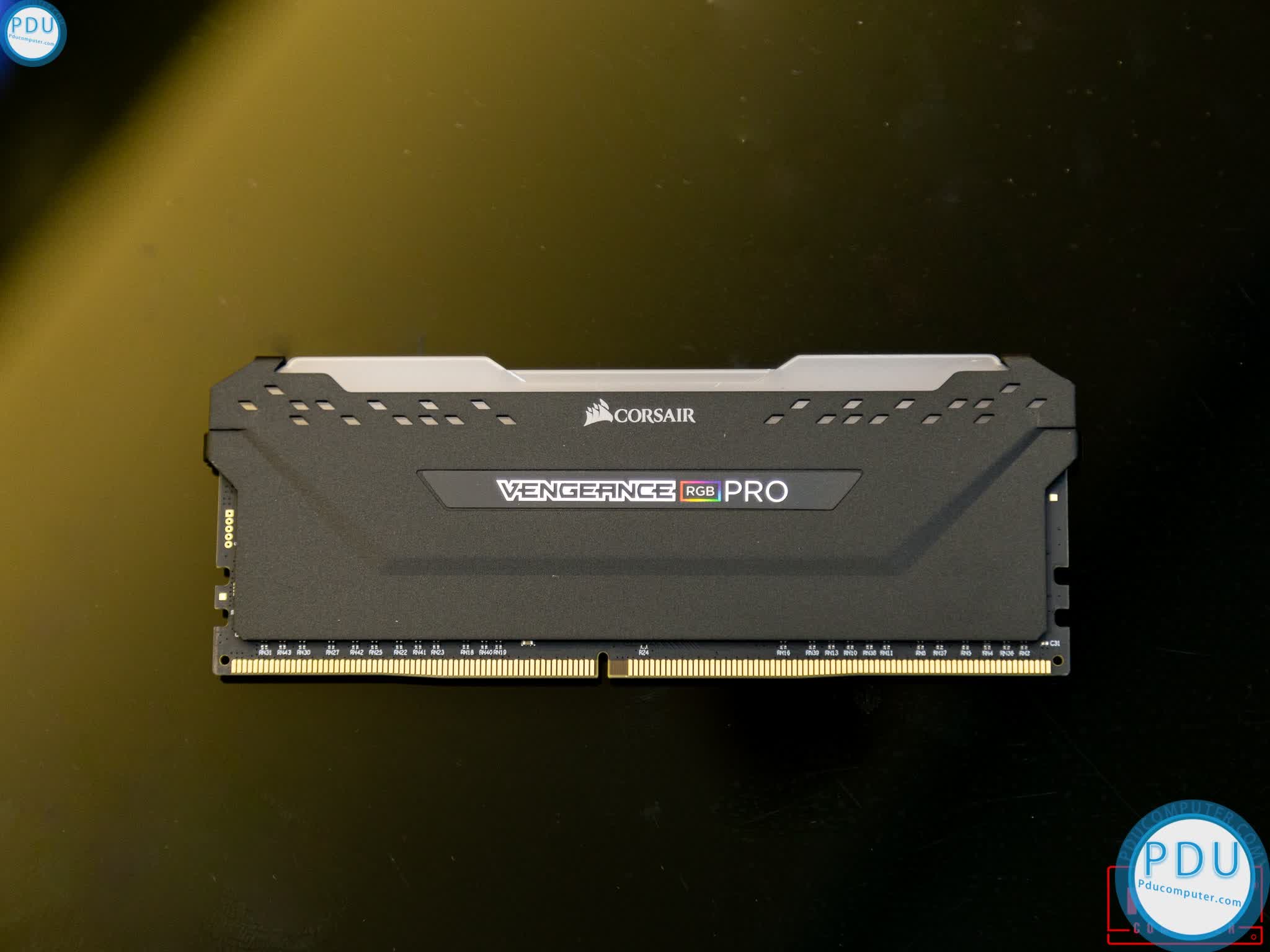 Ram Desktop Corsair Vengeance RGB (CMW16GX4M1D3000C16) 16GB (1x16GB) DDR4 3000MHz