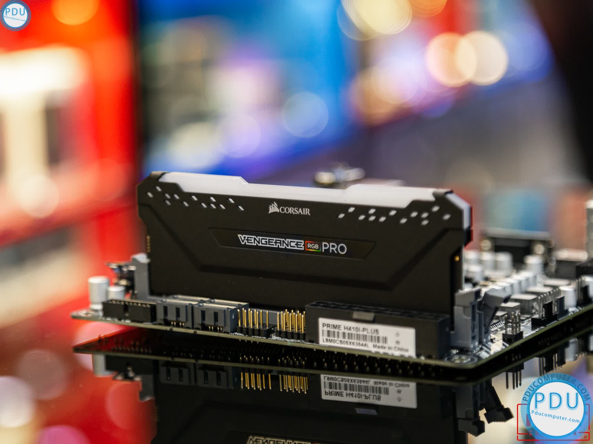 Ram Desktop Corsair Vengeance RGB (CMW16GX4M1D3000C16) 16GB (1x16GB) DDR4 3000MHz