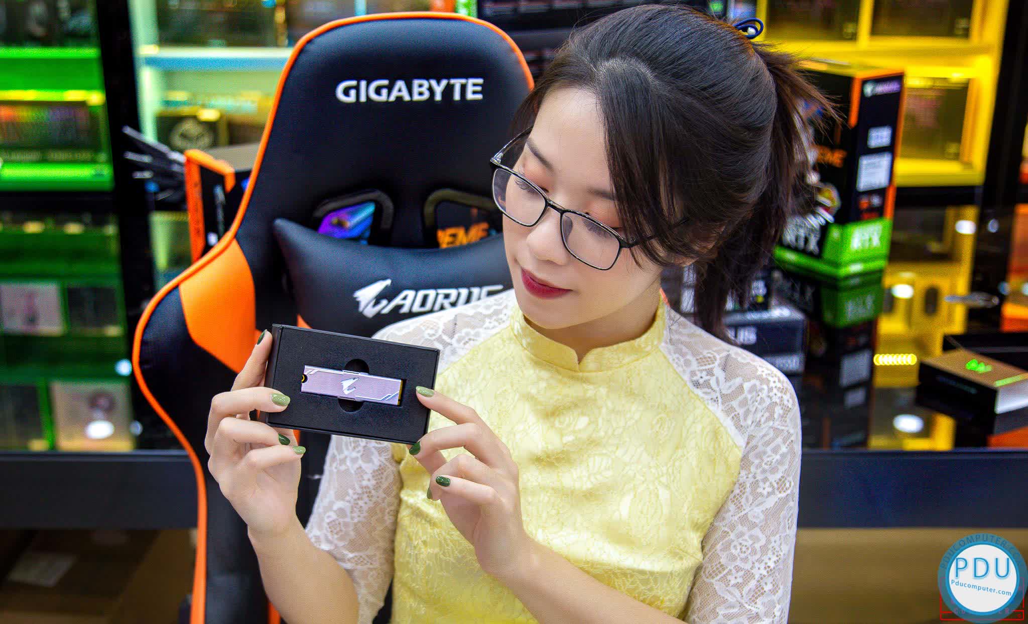 Ổ cứng SSD Gigabyte AORUS RGB 512GB M.2 2280 PCIe Gen 3x4 (Đọc 3480MB/s - Ghi 2000MB/s) - (GP-ASM2NE2512GTTDR)