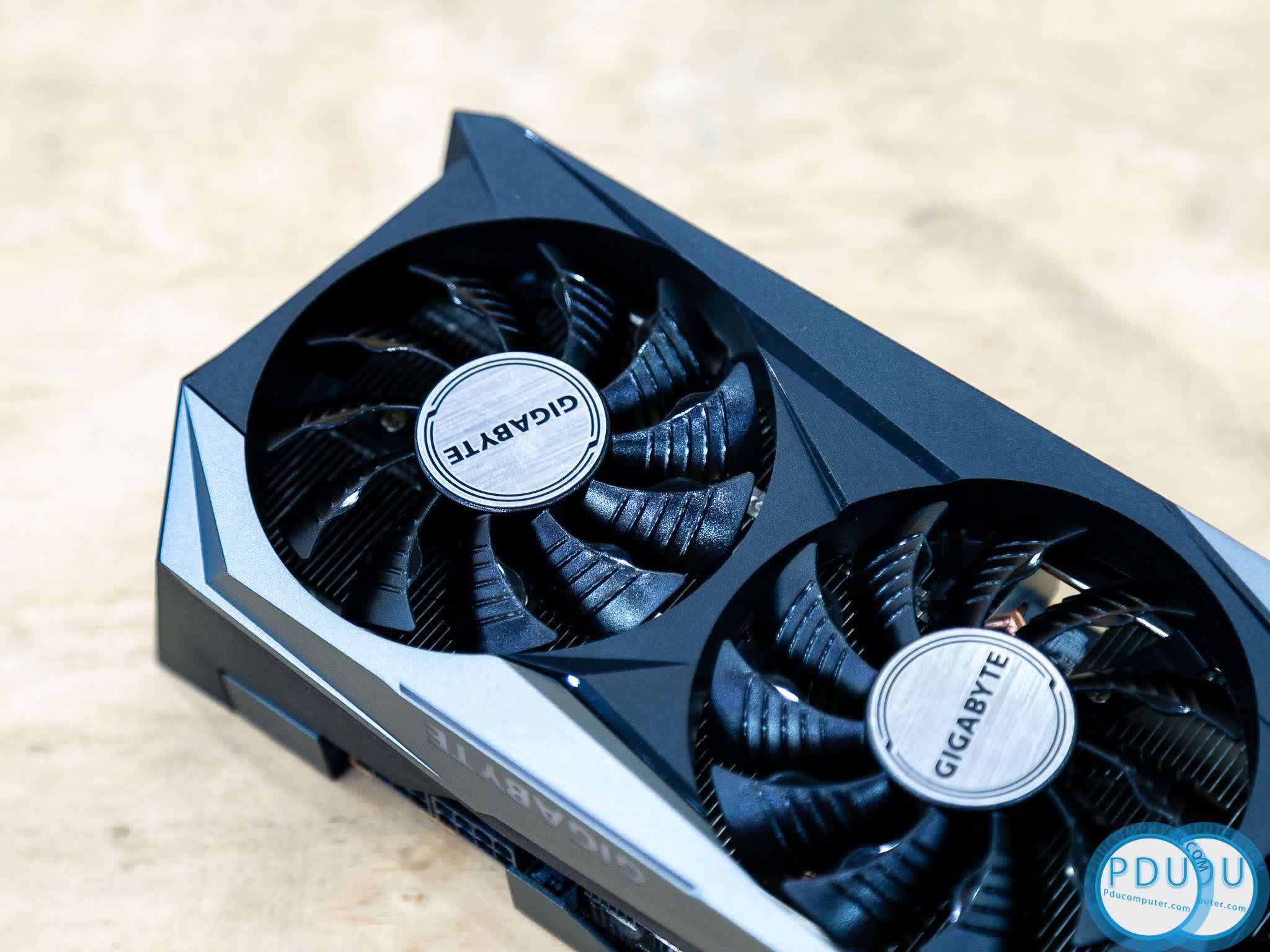 Card màn hình Gigabyte RX 6800 GAMING OC (16GB GDDR6, 256-bit, HDMI+DP, 2x8-pin)