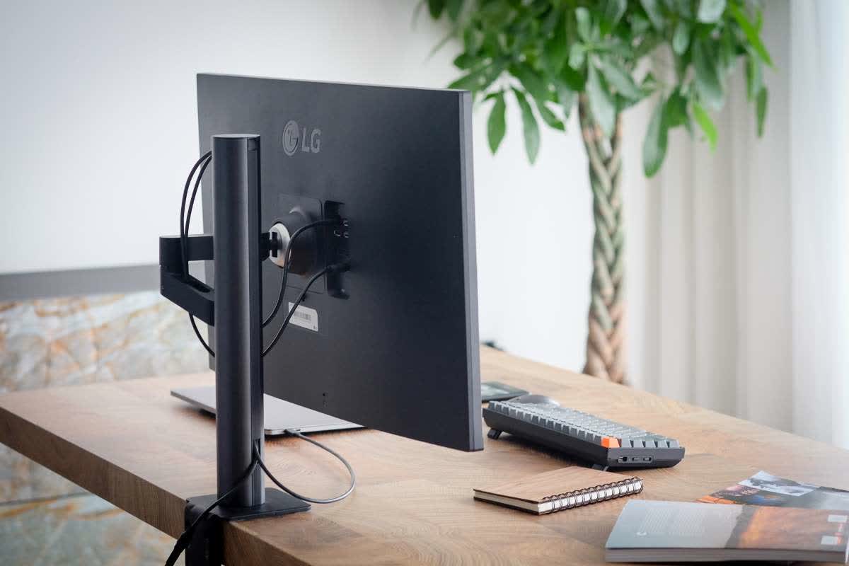 Màn hình LG 32UN880 (31.5inch/UHD 4K/IPS/60Hz/5ms/350nits/HDMI+DP+USBType-C+Audio/FreeSync)