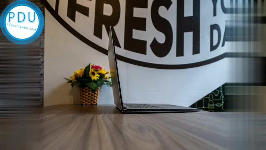 ngoài hình Laptop Cũ Dell XPS 15 9575 i7- 8705G| Ram 8GB| SSD 256GB| FHD IPS Touch