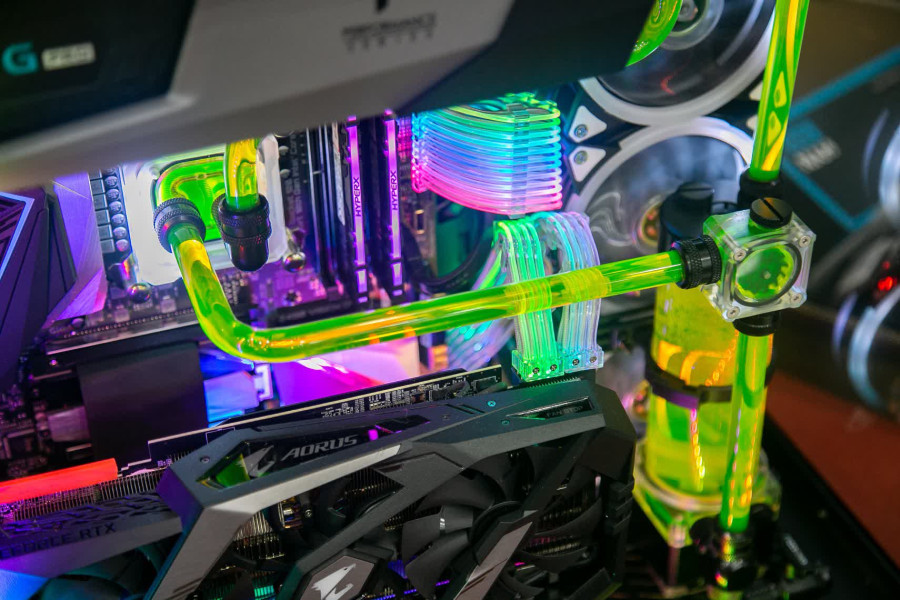 Nội quan PC GAMING FALCON 021 (I7 10700K/Z490/RAM 32GB/500GB SSD/RTX 2070/750W/WaterCooling Freezemod/RGB)