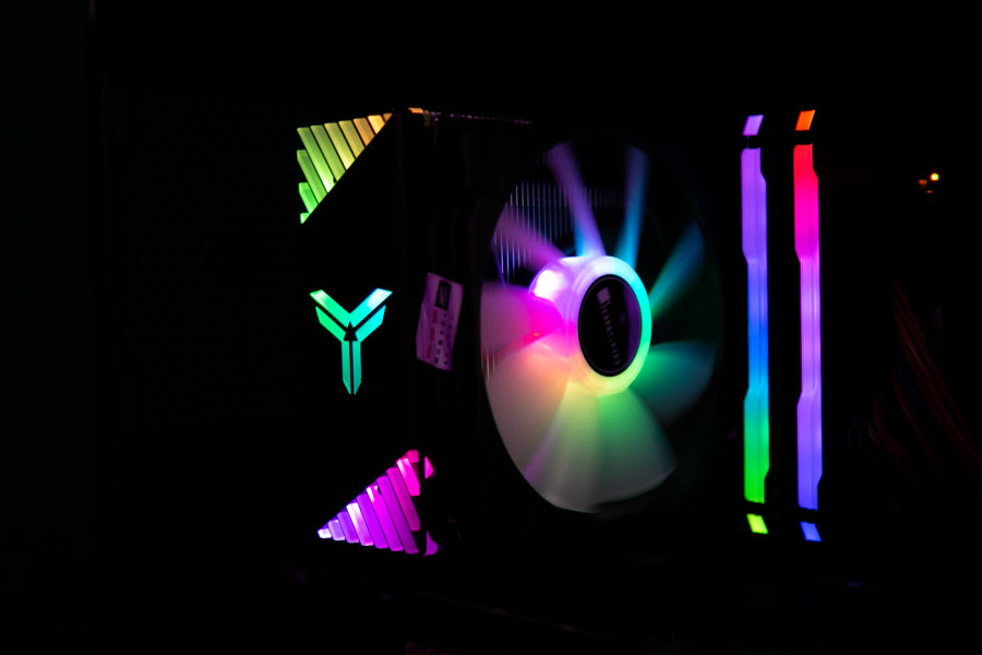 Nội quan PC GAMING FALCON 037 (R7 3700X/X570/16GB RAM/250GB SSD/1TB HDD/GTX 1660 Super/550W/Tản CR-1000GT/RGB