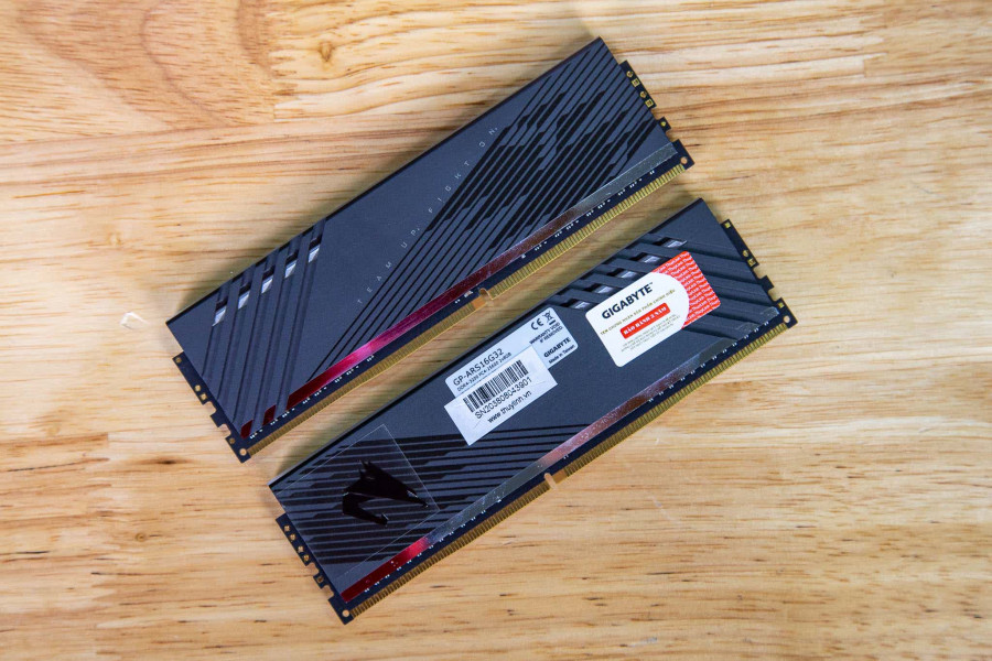 Nội quan PC GAMING GIGABYTE AORUS 003 (i9 10900F/Z490/32GB RAM/512GB SSD/RTX 3070/750W/TẢN EK AIO360/RGB)