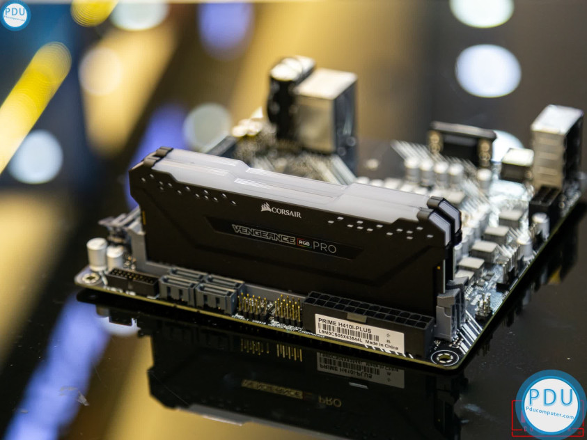 Ram Desktop Corsair Vengeance RGB (CMW64GX4M2E3200C16) 64GB (2x32GB) DDR4 3200MHz